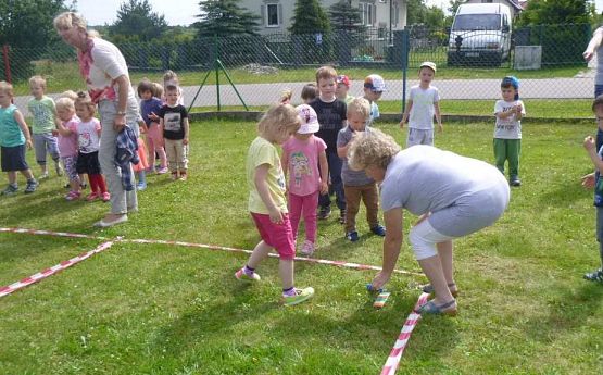 Grafika #20: Wspólna zabawa przedszkolaków w Przedszkolu Ewa w Charbrowie