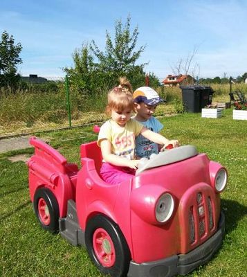 Grafika #3: Wspólna zabawa przedszkolaków w Przedszkolu Ewa w Charbrowie