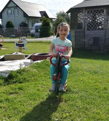 Grafika #4: Wspólna zabawa przedszkolaków w Przedszkolu Ewa w Charbrowie