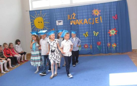 Grafika #9: Uroczystość Zakończenia Przedszkola przez dzieci 6 letnie