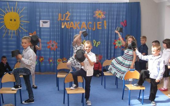Grafika #16: Uroczystość Zakończenia Przedszkola przez dzieci 6 letnie