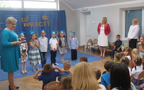 Grafika #31: Uroczystość Zakończenia Przedszkola przez dzieci 6 letnie
