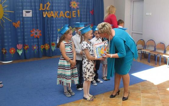 Grafika #33: Uroczystość Zakończenia Przedszkola przez dzieci 6 letnie