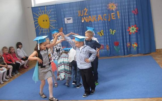 Grafika #7: Uroczystość Zakończenia Przedszkola przez dzieci 6 letnie