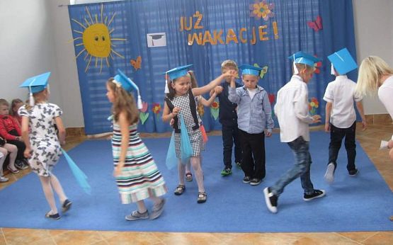 Grafika #8: Uroczystość Zakończenia Przedszkola przez dzieci 6 letnie