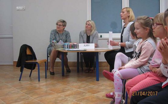 Grafika #0: Uroczystość Dnia Mamy i Taty w przedszkolu