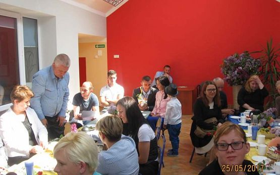 Grafika #18: Uroczystość Dnia Mamy i Taty w przedszkolu