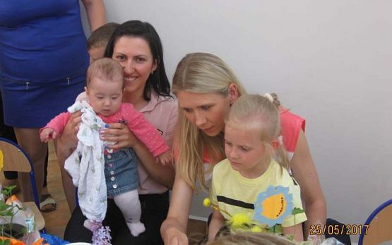 Grafika #24: Uroczystość Dnia Mamy i Taty w przedszkolu