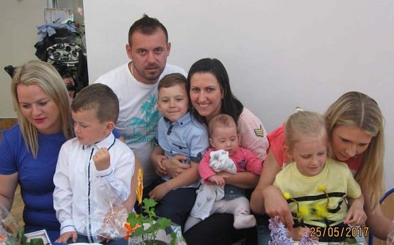 Grafika #26: Uroczystość Dnia Mamy i Taty w przedszkolu