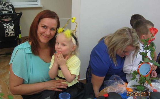 Grafika #27: Uroczystość Dnia Mamy i Taty w przedszkolu