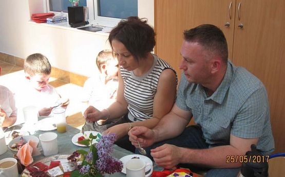 Grafika #31: Uroczystość Dnia Mamy i Taty w przedszkolu