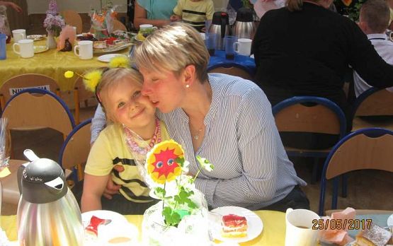 Grafika #32: Uroczystość Dnia Mamy i Taty w przedszkolu