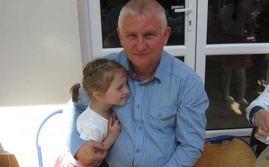 Grafika #43: Uroczystość Dnia Mamy i Taty w przedszkolu