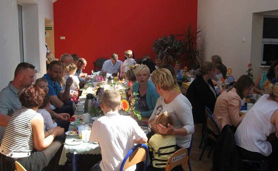 Grafika #44: Uroczystość Dnia Mamy i Taty w przedszkolu