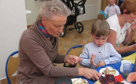 Grafika #46: Uroczystość Dnia Mamy i Taty w przedszkolu