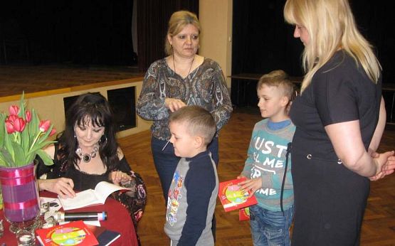 Grafika #10: Spotkanie z pisarką - Elżbietą Bednarczyk