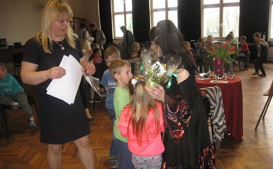 Grafika #8: Spotkanie z pisarką - Elżbietą Bednarczyk