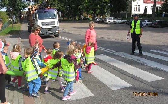 Grafika #10: Spotkanie z policjantem 19.09.2016r.