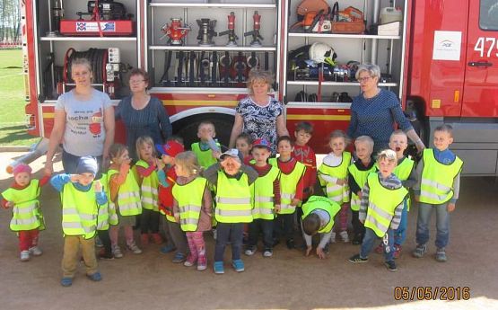 Grafika #16: Ćwiczenia ze strażakami z OSP WICKO 05.05.2016