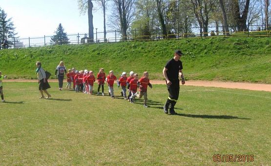 Grafika #17: Ćwiczenia ze strażakami z OSP WICKO 05.05.2016