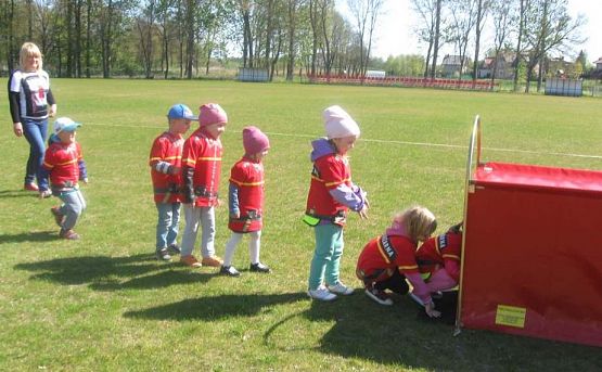 Grafika #21: Ćwiczenia ze strażakami z OSP WICKO 05.05.2016