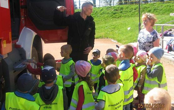 Grafika #22: Ćwiczenia ze strażakami z OSP WICKO 05.05.2016