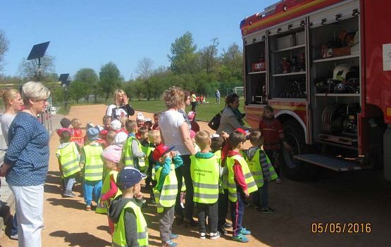 Grafika #26: Ćwiczenia ze strażakami z OSP WICKO 05.05.2016