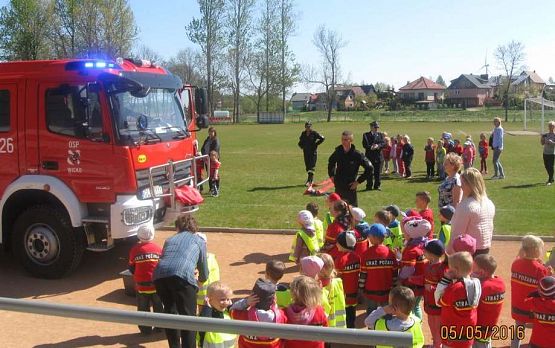 Grafika #28: Ćwiczenia ze strażakami z OSP WICKO 05.05.2016