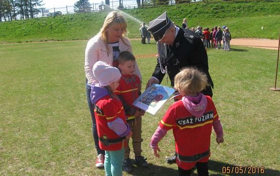 Grafika #35: Ćwiczenia ze strażakami z OSP WICKO 05.05.2016