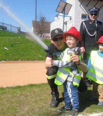 Grafika #39: Ćwiczenia ze strażakami z OSP WICKO 05.05.2016