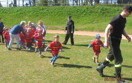 Grafika #5: Ćwiczenia ze strażakami z OSP WICKO 05.05.2016