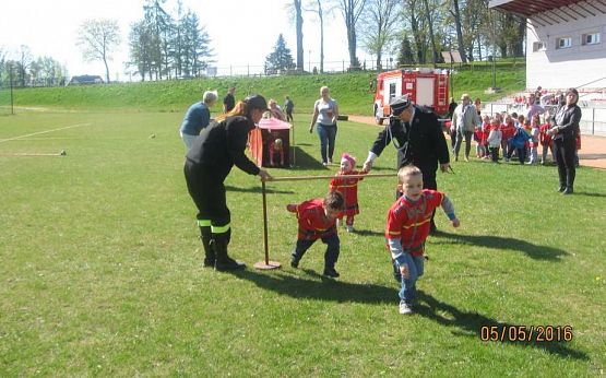 Grafika #7: Ćwiczenia ze strażakami z OSP WICKO 05.05.2016