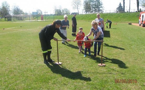 Grafika #8: Ćwiczenia ze strażakami z OSP WICKO 05.05.2016