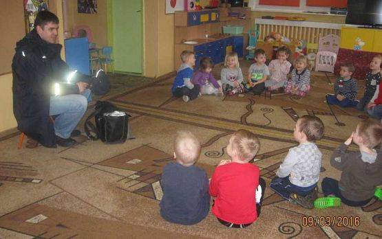 Grafika #1: Ludzie listy piszą.. 09.03.2016r.