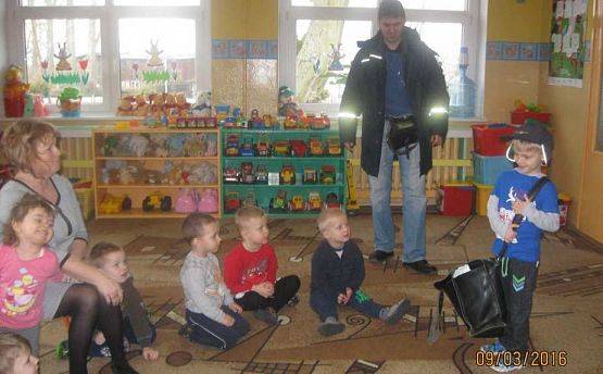 Grafika #4: Ludzie listy piszą.. 09.03.2016r.