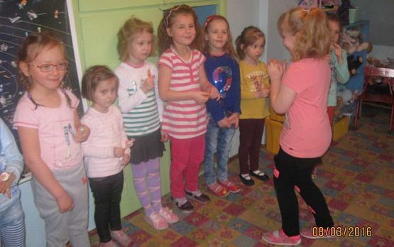 Grafika #4: Dzień Kobiet 08.03.2016r.