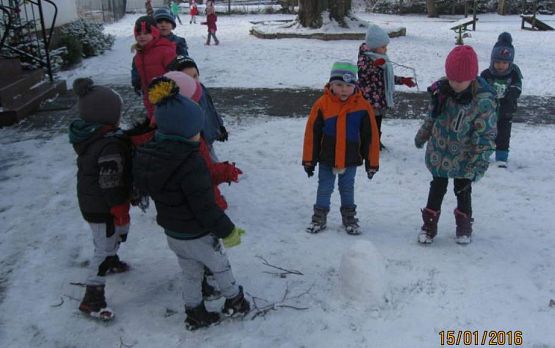 Grafika #6: Zabawy na śniegu 15.01.2016r.