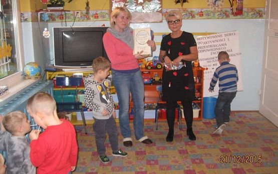 Grafika #6: Wręczenie nagrody w konkursie plastycznym 21.12.2015r.