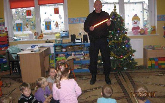 Grafika #10: Spotkanie z policjantem 17.12.2015r.