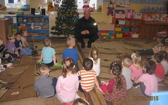 Grafika #7: Spotkanie z policjantem 17.12.2015r.