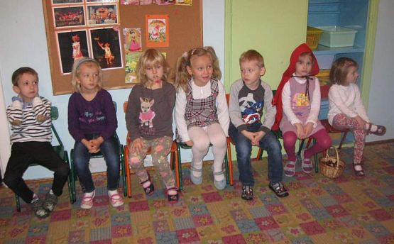 Grafika #1: Lubimy bajki- grupa starszaków 19.11.2015r.