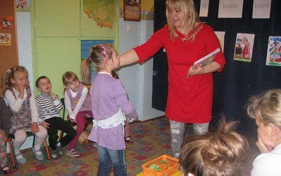 Grafika #8: Lubimy bajki- grupa starszaków 19.11.2015r.