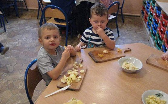 Grafika #14: Zdrowa żywność -sałatka owocowa 10.11.2015 r.