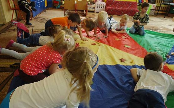 Grafika #7: Jesienne zabawy - Grupa maluszków