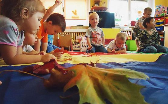 Grafika #8: Jesienne zabawy - Grupa maluszków