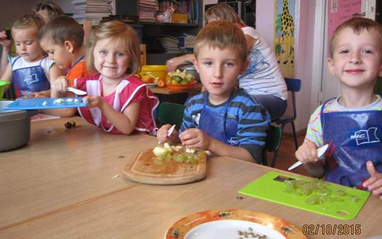 Grafika #9: Sałatka owocowa-Grupa starszaków 02.102015r.