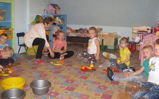 Grafika #2: Sałatka owocowa-Grupa starszaków 02.102015r.