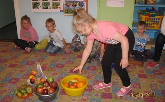 Grafika #5: Sałatka owocowa-Grupa starszaków 02.102015r.