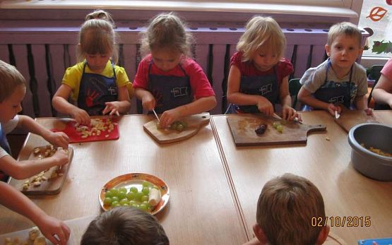 Grafika #6: Sałatka owocowa-Grupa starszaków 02.102015r.