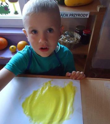 Grafika #1: Przedszkolaki pracują